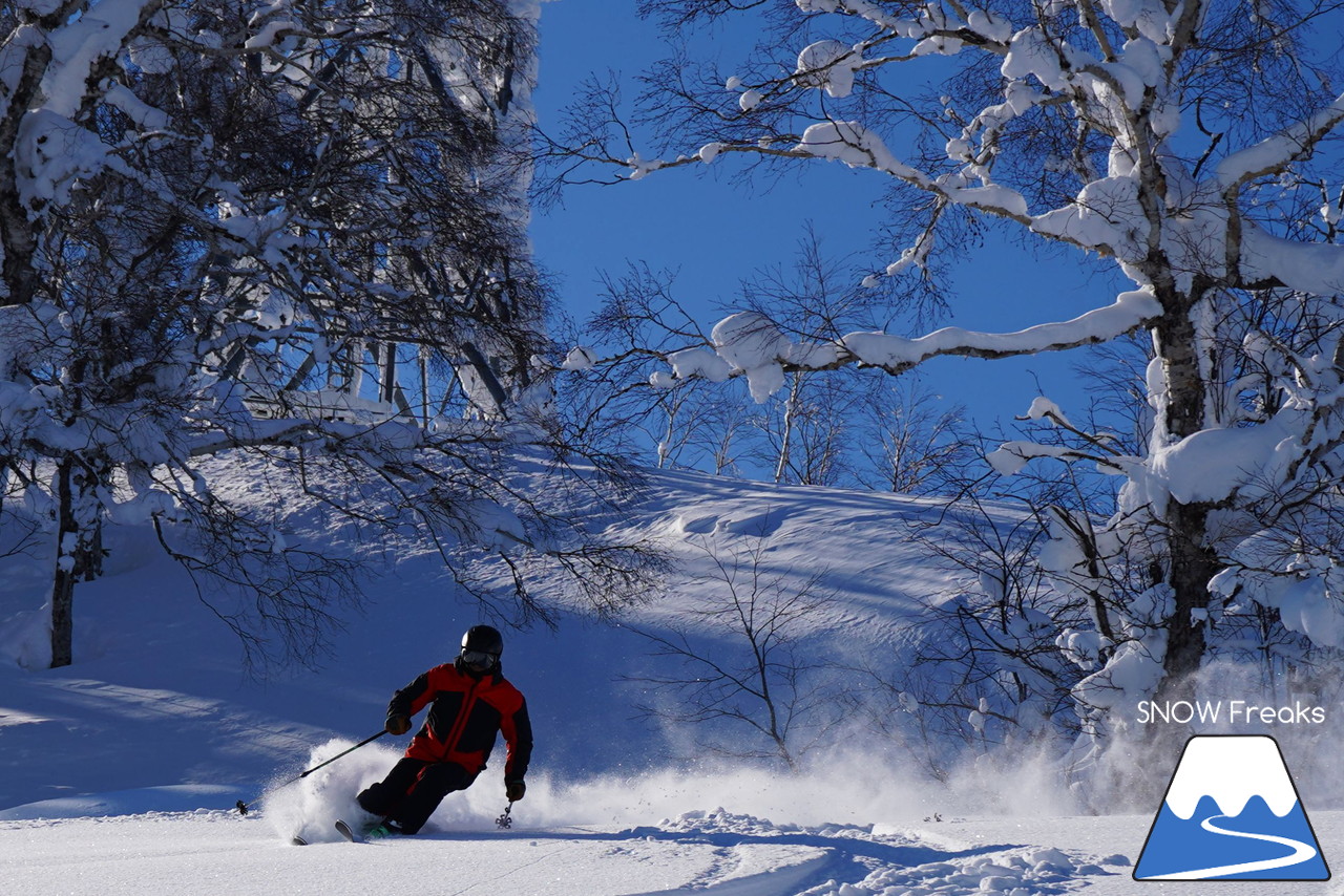 カムイスキーリンクス 今季ICチケット導入＆新装OPENのセンターハウスで快適度アップ☆そして、粉雪が舞い上がる尾形信の『パウダーガイド』!!